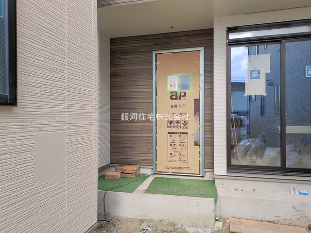 G00387042 東京都足立区花畑４丁目 新築一戸建て 5190万円 土地面積107.41m² (約32.49坪) 建物面積93.36m² (約28.24坪) 間取り４ＬＤＫ 築年月2026年02月【外観8】