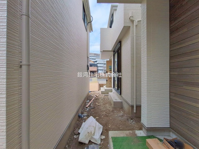 G00387042 東京都足立区花畑４丁目 新築一戸建て 5190万円 土地面積107.41m² (約32.49坪) 建物面積93.36m² (約28.24坪) 間取り４ＬＤＫ 築年月2026年02月【外観17】