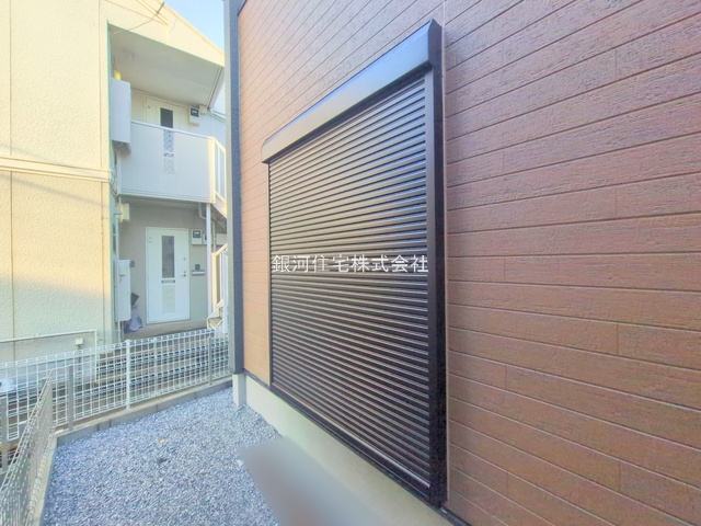 G00387091 千葉県鎌ヶ谷市南鎌ヶ谷２丁目 新築一戸建て 2890万円 土地面積102.03m² (約30.86坪) 建物面積88.80m² (約26.86坪) 間取り３ＬＤＫ 築年月2025年12月(築１年以内)【外観6】