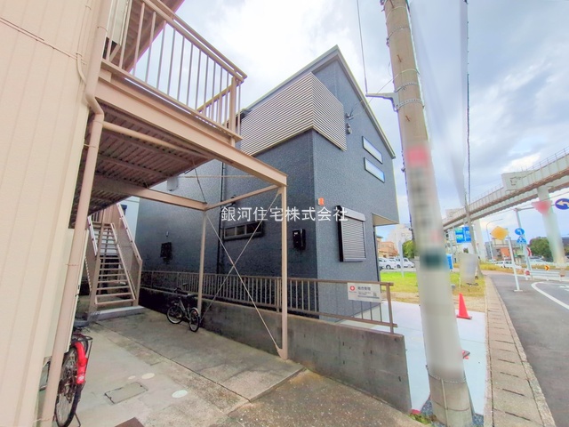 G00387107 千葉県千葉市稲毛区穴川町 新築一戸建て 4780万円 土地面積100.08m² (約30.27坪) 建物面積112.40m² (約34.00坪) 間取り３ＬＤＫ 築年月2025年06月(築１年以内)【外観6】