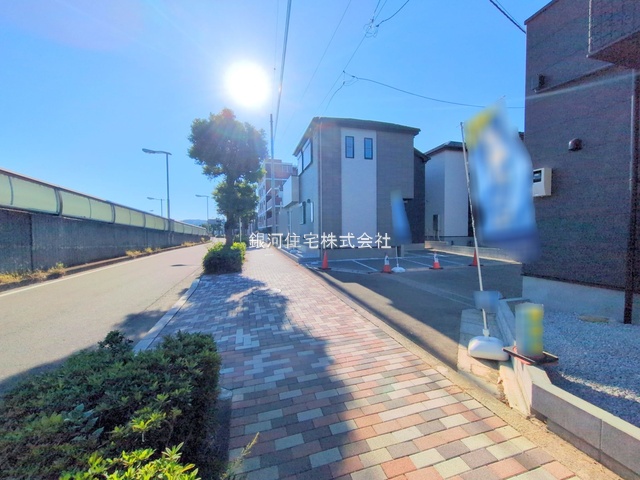 G00387172 東京都稲城市押立 新築一戸建て 5730万円 土地面積100.01m² (約30.25坪) 建物面積99.36m² (約30.05坪) 間取り４ＬＤＫ 築年月2025年11月(築１年以内)【外観12】