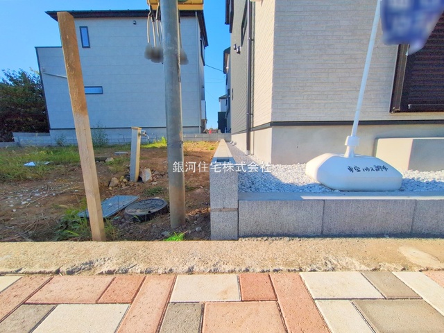 G00387172 東京都稲城市押立 新築一戸建て 5730万円 土地面積100.01m² (約30.25坪) 建物面積99.36m² (約30.05坪) 間取り４ＬＤＫ 築年月2025年11月(築１年以内)【外観17】