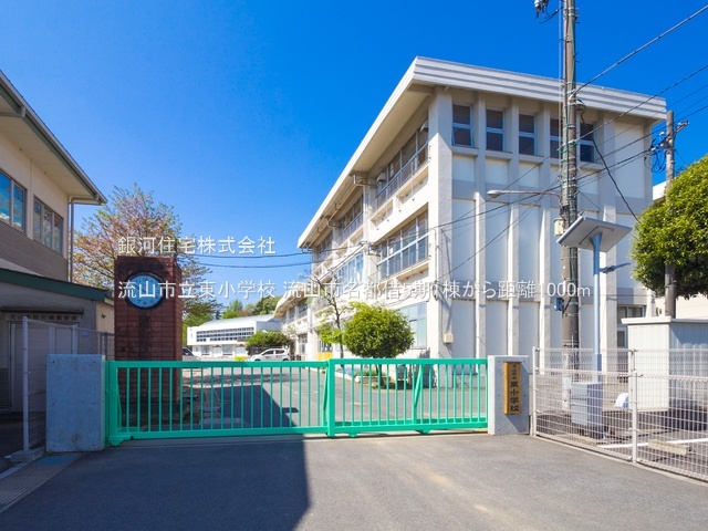 G00387328 千葉県流山市名都借 新築一戸建て 3590万円 土地面積126.20m² (約38.17坪) 建物面積97.30m² (約29.43坪) 間取り４ＬＤＫ 築年月2026年04月【周辺環境】流山市立東小学校