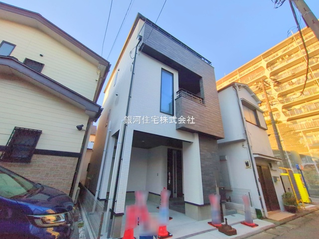 G00387957 東京都大田区西六郷４丁目 新築一戸建て 6990万円 土地面積61.82m² (約18.70坪) 建物面積97.23m² (約29.41坪) 間取り３ＳＬＤＫ 築年月2025年11月(築１年以内)【外観2】