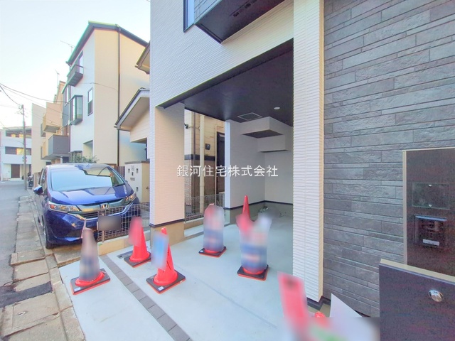 G00387957 東京都大田区西六郷４丁目 新築一戸建て 6990万円 土地面積61.82m² (約18.70坪) 建物面積97.23m² (約29.41坪) 間取り３ＳＬＤＫ 築年月2025年11月(築１年以内)【外観5】