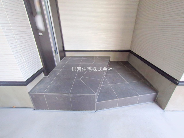 G00387957 東京都大田区西六郷４丁目 新築一戸建て 6990万円 土地面積61.82m² (約18.70坪) 建物面積97.23m² (約29.41坪) 間取り３ＳＬＤＫ 築年月2025年11月(築１年以内)【外観7】