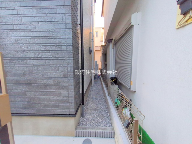 G00387957 東京都大田区西六郷４丁目 新築一戸建て 6990万円 土地面積61.82m² (約18.70坪) 建物面積97.23m² (約29.41坪) 間取り３ＳＬＤＫ 築年月2025年11月(築１年以内)【外観11】