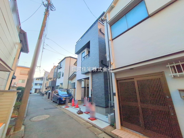 G00387957 東京都大田区西六郷４丁目 新築一戸建て 6990万円 土地面積61.82m² (約18.70坪) 建物面積97.23m² (約29.41坪) 間取り３ＳＬＤＫ 築年月2025年11月(築１年以内)【外観14】