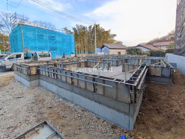 G00388084 東京都稲城市若葉台１丁目 新築一戸建て 5780万円 土地面積130.10m² (約39.35坪) 建物面積100.84m² (約30.50坪) 間取り３ＳＬＤＫ 築年月2026年02月【外観5】