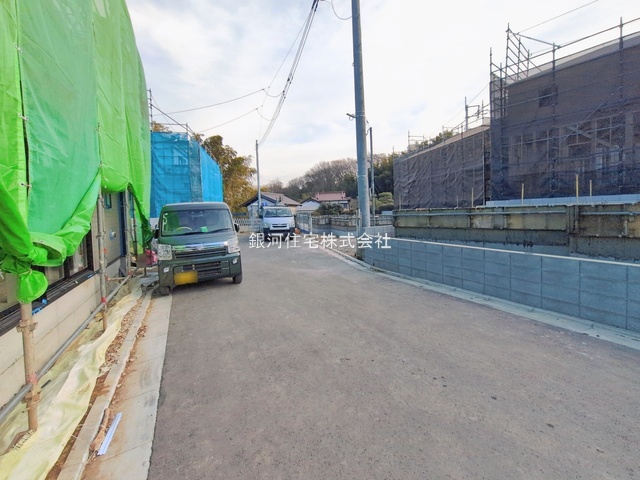 G00388084 東京都稲城市若葉台１丁目 新築一戸建て 5780万円 土地面積130.10m² (約39.35坪) 建物面積100.84m² (約30.50坪) 間取り３ＳＬＤＫ 築年月2026年02月【外観7】