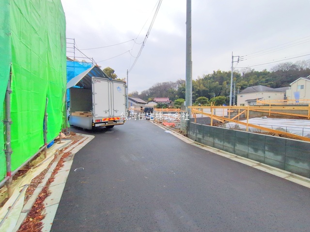 G00388084 東京都稲城市若葉台１丁目 新築一戸建て 5780万円 土地面積130.10m² (約39.35坪) 建物面積100.84m² (約30.50坪) 間取り３ＳＬＤＫ 築年月2026年02月【外観10】