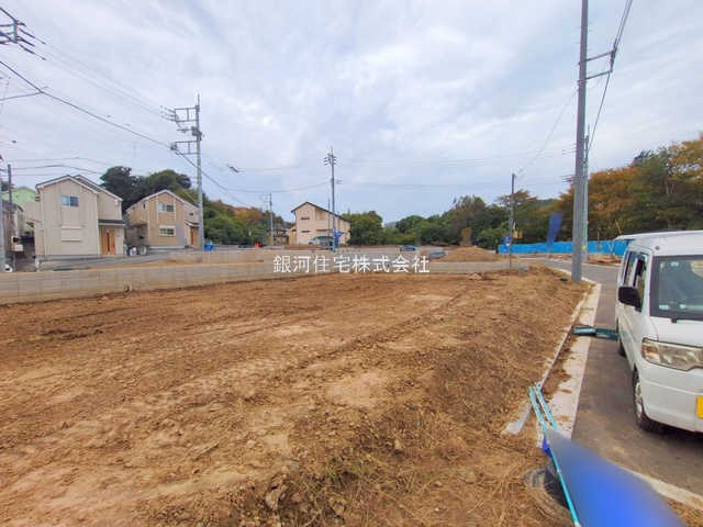 G00388084 東京都稲城市若葉台１丁目 新築一戸建て 5780万円 土地面積130.10m² (約39.35坪) 建物面積100.84m² (約30.50坪) 間取り３ＳＬＤＫ 築年月2026年02月【外観15】