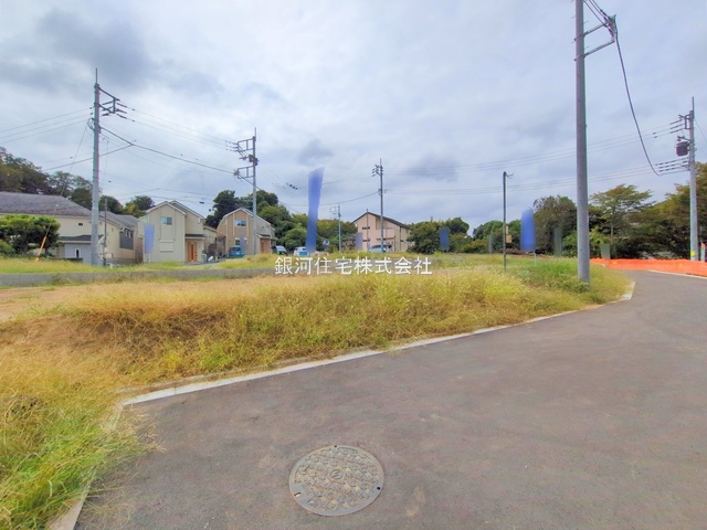 G00388084 東京都稲城市若葉台１丁目 新築一戸建て 5780万円 土地面積130.10m² (約39.35坪) 建物面積100.84m² (約30.50坪) 間取り３ＳＬＤＫ 築年月2026年02月【外観17】