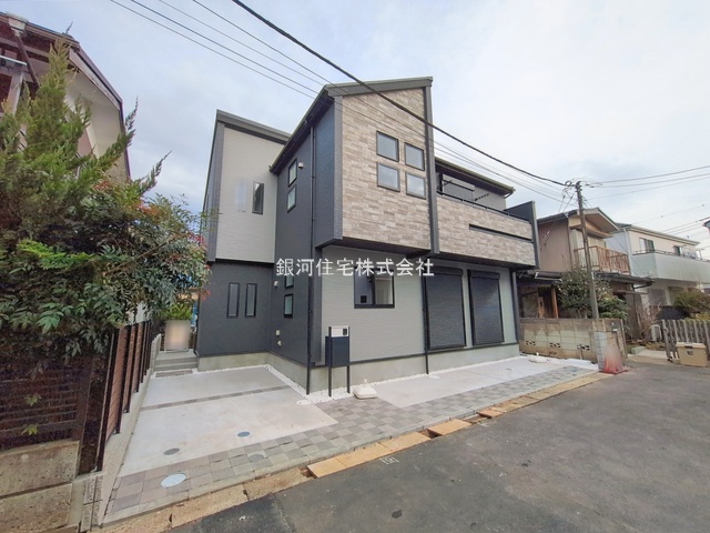 G00388119 東京都東村山市久米川町１丁目 新築一戸建て 4580万円 土地面積105.41m² (約31.88坪) 建物面積102.19m² (約30.91坪) 間取り４ＬＤＫ 築年月2025年12月(築１年以内)