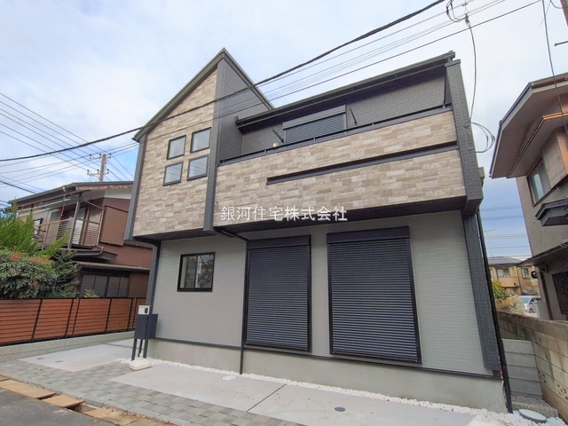 G00388119 東京都東村山市久米川町１丁目 新築一戸建て 4580万円 土地面積105.41m² (約31.88坪) 建物面積102.19m² (約30.91坪) 間取り４ＬＤＫ 築年月2025年12月(築１年以内)【外観2】