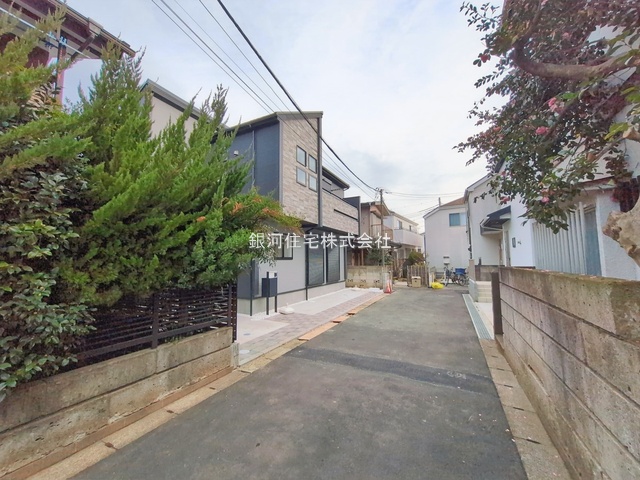 G00388119 東京都東村山市久米川町１丁目 新築一戸建て 4580万円 土地面積105.41m² (約31.88坪) 建物面積102.19m² (約30.91坪) 間取り４ＬＤＫ 築年月2025年12月(築１年以内)【外観3】