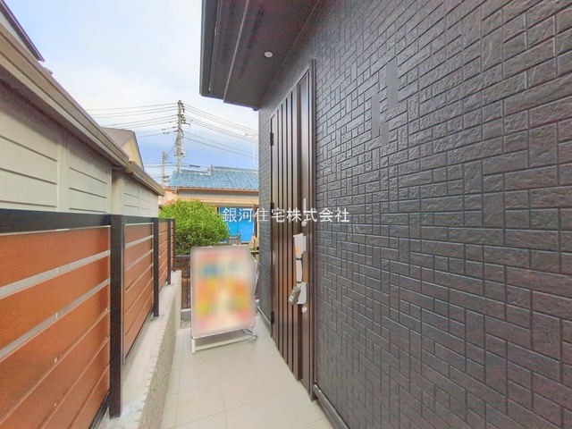 G00388119 東京都東村山市久米川町１丁目 新築一戸建て 4580万円 土地面積105.41m² (約31.88坪) 建物面積102.19m² (約30.91坪) 間取り４ＬＤＫ 築年月2025年12月(築１年以内)【外観6】