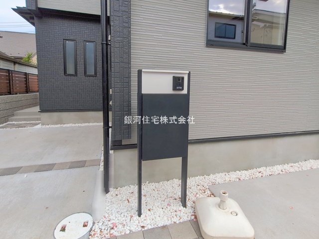 G00388119 東京都東村山市久米川町１丁目 新築一戸建て 4580万円 土地面積105.41m² (約31.88坪) 建物面積102.19m² (約30.91坪) 間取り４ＬＤＫ 築年月2025年12月(築１年以内)【外観8】