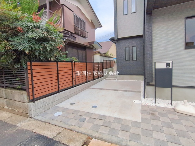 G00388119 東京都東村山市久米川町１丁目 新築一戸建て 4580万円 土地面積105.41m² (約31.88坪) 建物面積102.19m² (約30.91坪) 間取り４ＬＤＫ 築年月2025年12月(築１年以内)【外観9】