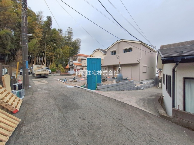 G00388479 神奈川県横須賀市大矢部３丁目 新築一戸建て 4090万円 土地面積164.50m² (約49.76坪) 建物面積98.94m² (約29.92坪) 間取り４ＬＤＫ 築年月2026年02月(築１年以内)【外観3】