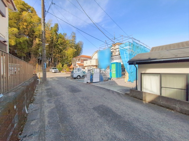 G00388479 神奈川県横須賀市大矢部３丁目 新築一戸建て 4090万円 土地面積164.50m² (約49.76坪) 建物面積98.94m² (約29.92坪) 間取り４ＬＤＫ 築年月2026年02月(築１年以内)【外観7】