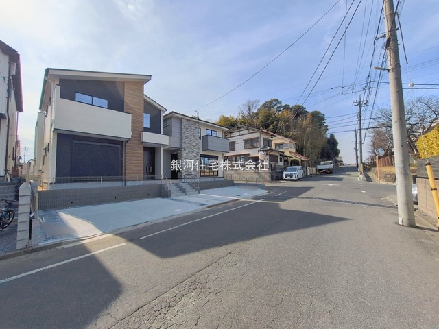 G00388487 千葉県松戸市小金原１丁目 新築一戸建て 4299万円 土地面積123.44m² (約37.34坪) 建物面積104.15m² (約31.50坪) 間取り４ＬＤＫ 築年月2026年01月(築１年以内)【外観3】