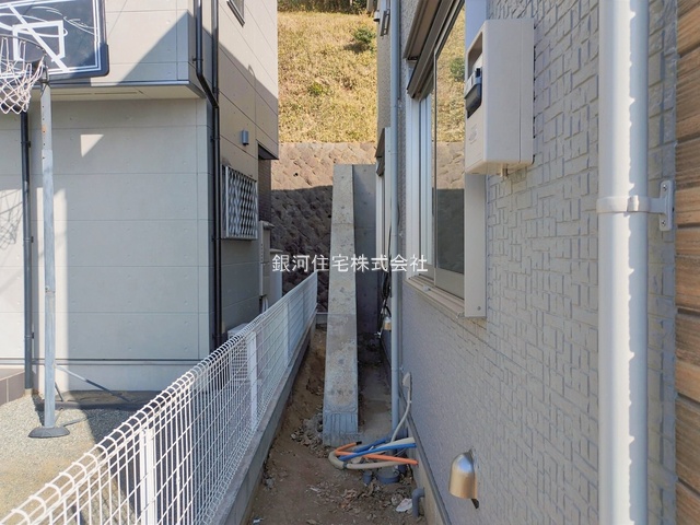 G00388510 神奈川県横浜市港北区高田西３丁目 新築一戸建て 7198万円 土地面積113.47m² (約34.32坪) 建物面積86.32m² (約26.11坪) 間取り２ＳＬＤＫ 築年月2026年03月【外観9】