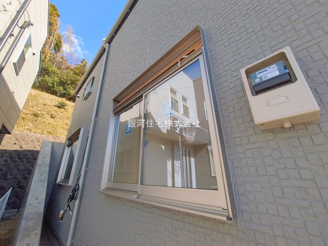 G00388510 神奈川県横浜市港北区高田西３丁目 新築一戸建て 7198万円 土地面積113.47m² (約34.32坪) 建物面積86.32m² (約26.11坪) 間取り２ＳＬＤＫ 築年月2026年03月【外観10】