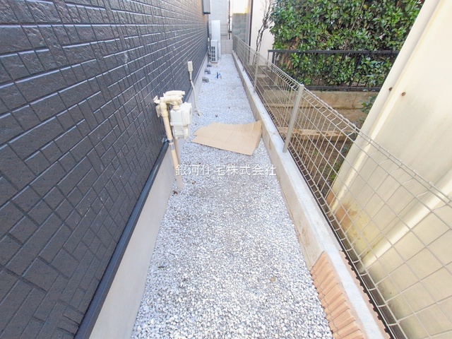 G00388519 東京都立川市若葉町４丁目 新築一戸建て 5790万円 土地面積127.06m² (約38.43坪) 建物面積99.36m² (約30.05坪) 間取り４ＬＤＫ 築年月2026年01月(築１年以内)【外観4】