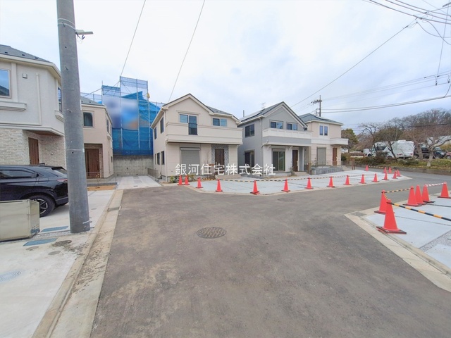 G00388532 東京都稲城市坂浜 新築一戸建て 5530万円 土地面積130.49m² (約39.47坪) 建物面積104.65m² (約31.65坪) 間取り４ＬＤＫ 築年月2026年02月(築１年以内)【外観5】