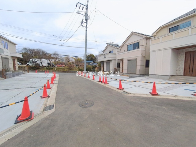 G00388535 東京都稲城市坂浜 新築一戸建て 5380万円 土地面積130.20m² (約39.38坪) 建物面積101.32m² (約30.64坪) 間取り２ＳＬＤＫ 築年月2026年02月(築１年以内)【外観3】