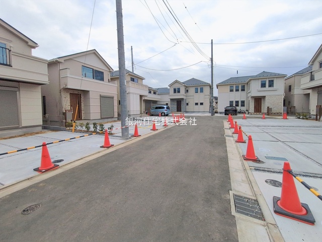 G00388535 東京都稲城市坂浜 新築一戸建て 5380万円 土地面積130.20m² (約39.38坪) 建物面積101.32m² (約30.64坪) 間取り２ＳＬＤＫ 築年月2026年02月(築１年以内)【外観7】