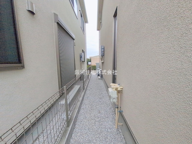 G00388535 東京都稲城市坂浜 新築一戸建て 5380万円 土地面積130.20m² (約39.38坪) 建物面積101.32m² (約30.64坪) 間取り２ＳＬＤＫ 築年月2026年02月(築１年以内)【外観8】