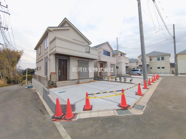 G00388536 東京都稲城市坂浜 新築一戸建て 5480万円 土地面積130.20m² (約39.38坪) 建物面積103.92m² (約31.43坪) 間取り２ＳＬＤＫ 築年月2026年02月(築１年以内)【外観5】