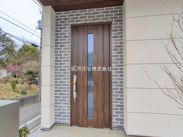 G00388536 東京都稲城市坂浜 新築一戸建て 5480万円 土地面積130.20m² (約39.38坪) 建物面積103.92m² (約31.43坪) 間取り２ＳＬＤＫ 築年月2026年02月(築１年以内)【外観10】