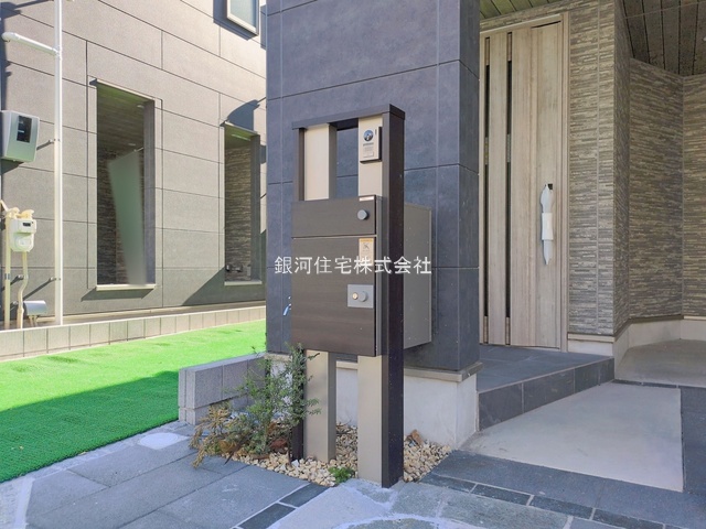 G00388537 東京都中野区沼袋２丁目 新築一戸建て 9780万円 土地面積66.97m² (約20.25坪) 建物面積108.79m² (約32.90坪) 間取り３ＳＬＤＫ 築年月2025年09月(築１年以内)【外観7】