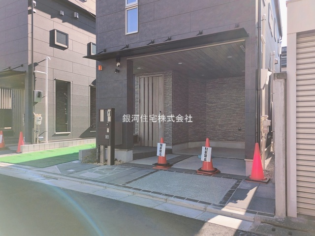 G00388537 東京都中野区沼袋２丁目 新築一戸建て 9780万円 土地面積66.97m² (約20.25坪) 建物面積108.79m² (約32.90坪) 間取り３ＳＬＤＫ 築年月2025年09月(築１年以内)【外観15】