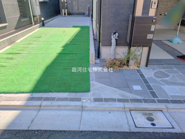 G00388537 東京都中野区沼袋２丁目 新築一戸建て 9780万円 土地面積66.97m² (約20.25坪) 建物面積108.79m² (約32.90坪) 間取り３ＳＬＤＫ 築年月2025年09月(築１年以内)【外観18】