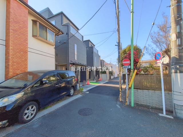 G00388539 東京都中野区沼袋２丁目 新築一戸建て 9780万円 土地面積66.06m² (約19.98坪) 建物面積108.79m² (約32.90坪) 間取り３ＳＬＤＫ 築年月2025年09月(築１年以内)【外観5】