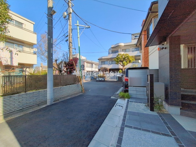 G00388539 東京都中野区沼袋２丁目 新築一戸建て 9780万円 土地面積66.06m² (約19.98坪) 建物面積108.79m² (約32.90坪) 間取り３ＳＬＤＫ 築年月2025年09月(築１年以内)【外観13】