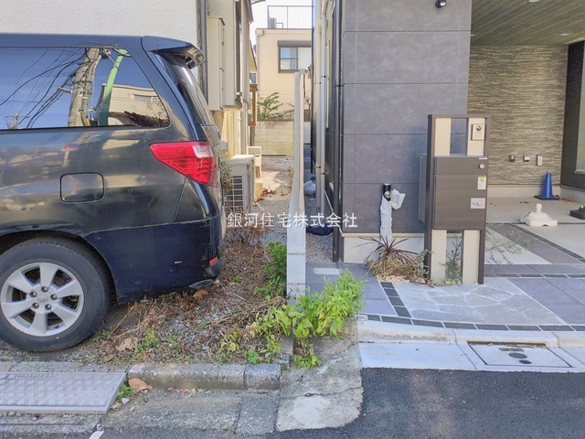 G00388539 東京都中野区沼袋２丁目 新築一戸建て 9780万円 土地面積66.06m² (約19.98坪) 建物面積108.79m² (約32.90坪) 間取り３ＳＬＤＫ 築年月2025年09月(築１年以内)【外観18】