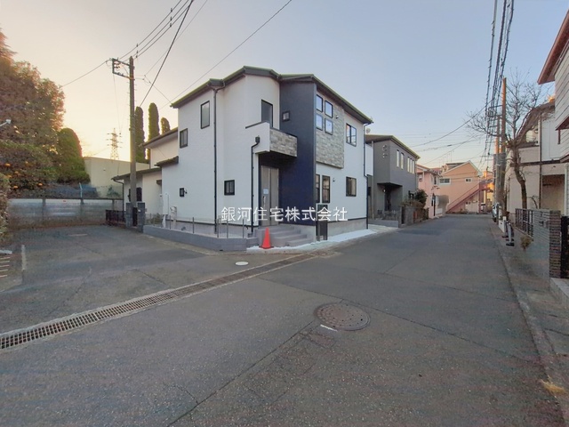 G00388540 神奈川県相模原市緑区西橋本３丁目 新築一戸建て 5380万円 土地面積106.53m² (約32.22坪) 建物面積99.51m² (約30.10坪) 間取り４ＬＤＫ 築年月2026年01月(築１年以内)【外観3】