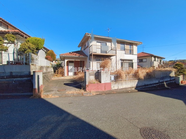 G00389354 千葉県市原市桜台３丁目 中古一戸建て 1649万円 土地面積225.15m² (約68.10坪) 建物面積117.03m² (約35.40坪) 間取り４ＬＤＫ 築年月1980年12月(築45年)【外観2】