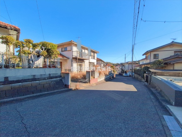 G00389354 千葉県市原市桜台３丁目 中古一戸建て 1649万円 土地面積225.15m² (約68.10坪) 建物面積117.03m² (約35.40坪) 間取り４ＬＤＫ 築年月1980年12月(築45年)【外観3】