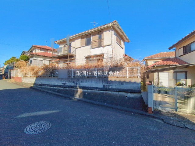 G00389354 千葉県市原市桜台３丁目 中古一戸建て 1649万円 土地面積225.15m² (約68.10坪) 建物面積117.03m² (約35.40坪) 間取り４ＬＤＫ 築年月1980年12月(築45年)【外観7】