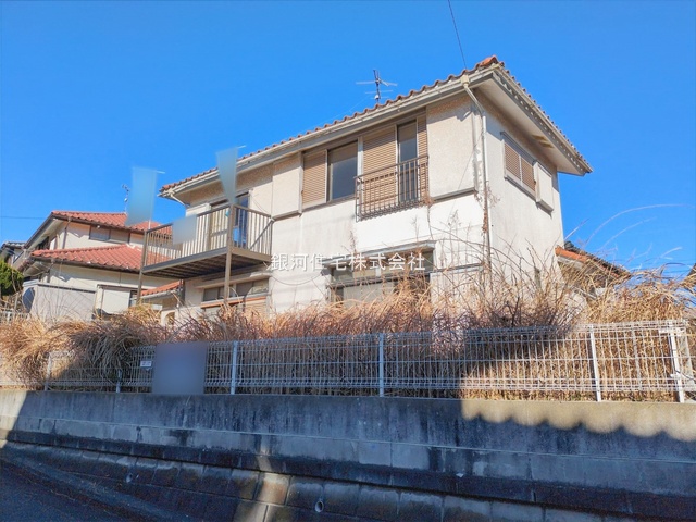 G00389354 千葉県市原市桜台３丁目 中古一戸建て 1649万円 土地面積225.15m² (約68.10坪) 建物面積117.03m² (約35.40坪) 間取り４ＬＤＫ 築年月1980年12月(築45年)【外観8】