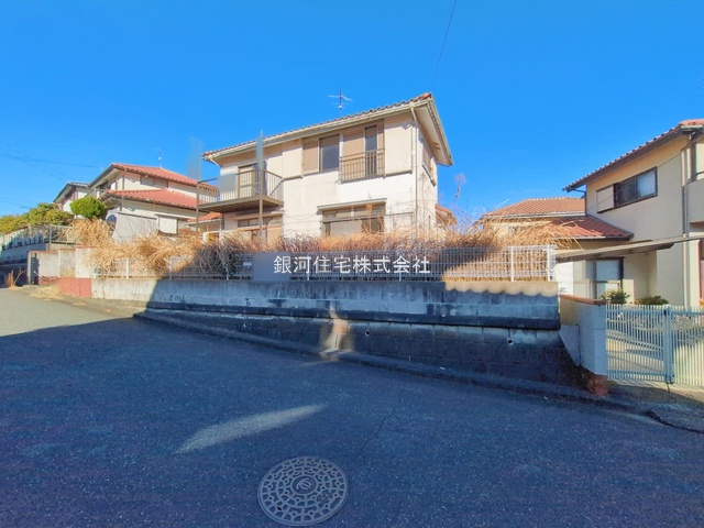 G00389354 千葉県市原市桜台３丁目 中古一戸建て 1649万円 土地面積225.15m² (約68.10坪) 建物面積117.03m² (約35.40坪) 間取り４ＬＤＫ 築年月1980年12月(築45年)【外観9】
