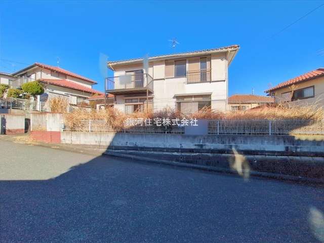G00389354 千葉県市原市桜台３丁目 中古一戸建て 1649万円 土地面積225.15m² (約68.10坪) 建物面積117.03m² (約35.40坪) 間取り４ＬＤＫ 築年月1980年12月(築45年)【外観10】