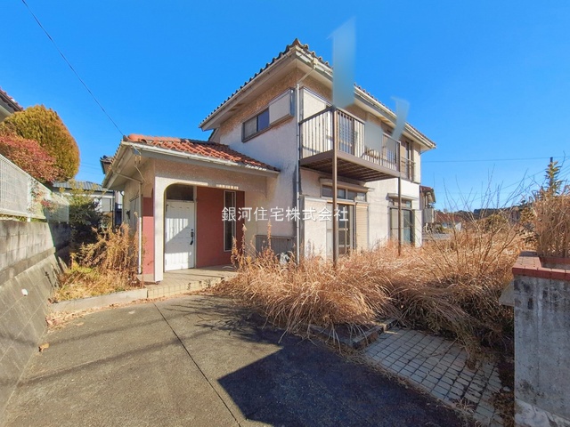 G00389354 千葉県市原市桜台３丁目 中古一戸建て 1649万円 土地面積225.15m² (約68.10坪) 建物面積117.03m² (約35.40坪) 間取り４ＬＤＫ 築年月1980年12月(築45年)【外観14】