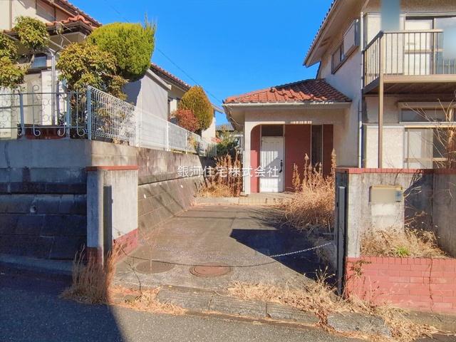 G00389354 千葉県市原市桜台３丁目 中古一戸建て 1649万円 土地面積225.15m² (約68.10坪) 建物面積117.03m² (約35.40坪) 間取り４ＬＤＫ 築年月1980年12月(築45年)【外観18】